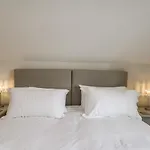 Rose *
